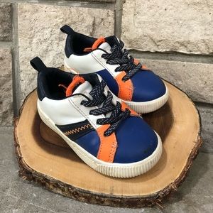 Carter’s toddler tennis shoes! Size 5, some normal wear and tear.